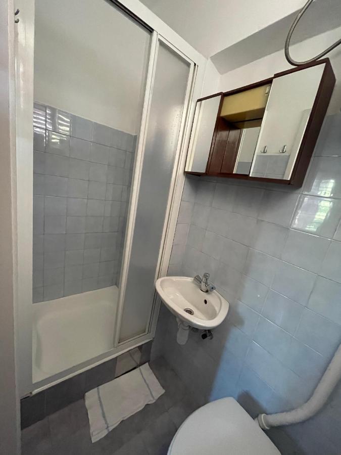 Guest house Hvar - Double Bedroom With Private Bathroom